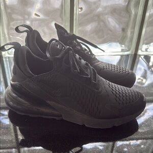 Nike Women’s Black Air 270